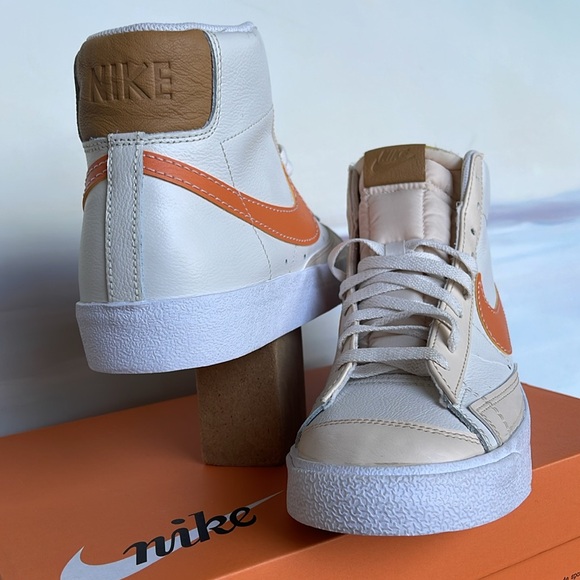 Nike Men’s Blazer Mid '77 EMB
Phantom/Pearl White/ Elemental Gold/Hot Curry - Picture 10 of 16